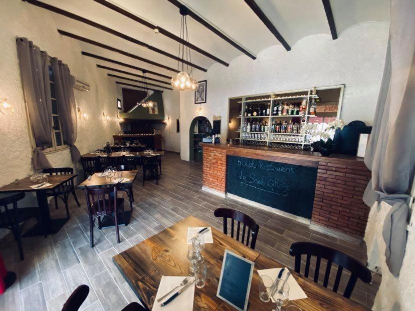 Hotel Restaurant Le Saint Gillois Exteriér fotografie